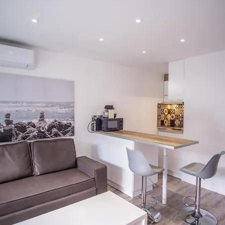 Warm 24m With Garden And Terrace *