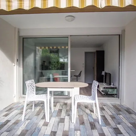 Warm 24m With Garden And Terrace Saint-Raphael (Var)