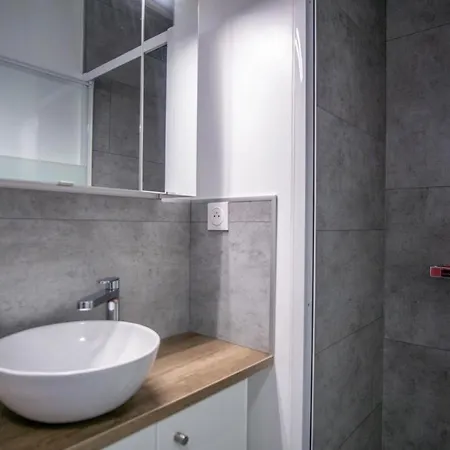 Apartment Warm 24m With Garden And Terrace